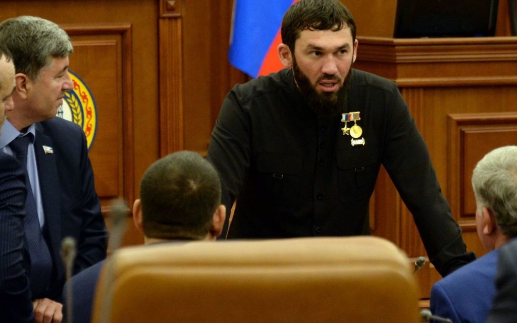 Спикер парламента Чечни объявил кровную месть блогеру, который назвал Ахмата Кадырова предателем