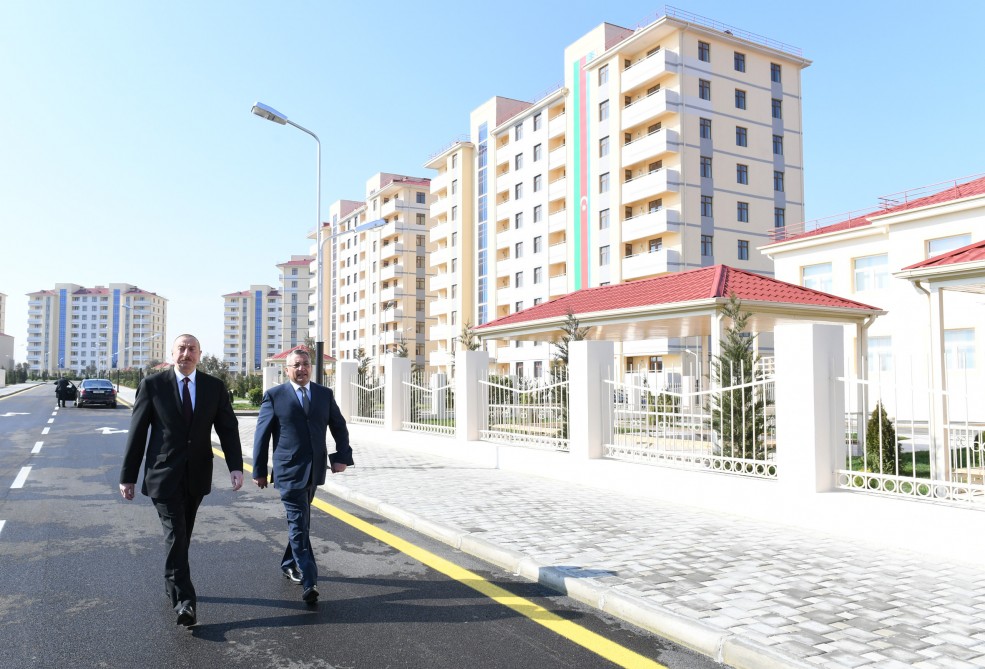 Ильхам Алиев на открытии жилого комплекса для вынужденных переселенцев в Кюрдаханы