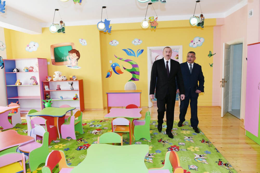 Ильхам Алиев на открытии жилого комплекса для вынужденных переселенцев в Кюрдаханы