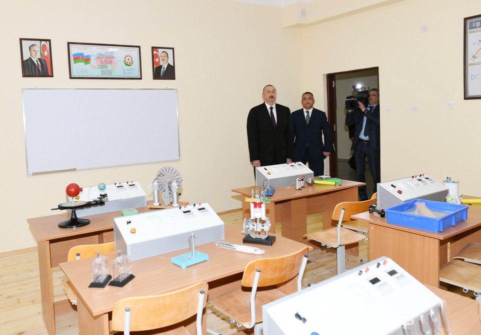 Ильхам Алиев на открытии жилого комплекса для вынужденных переселенцев в Кюрдаханы