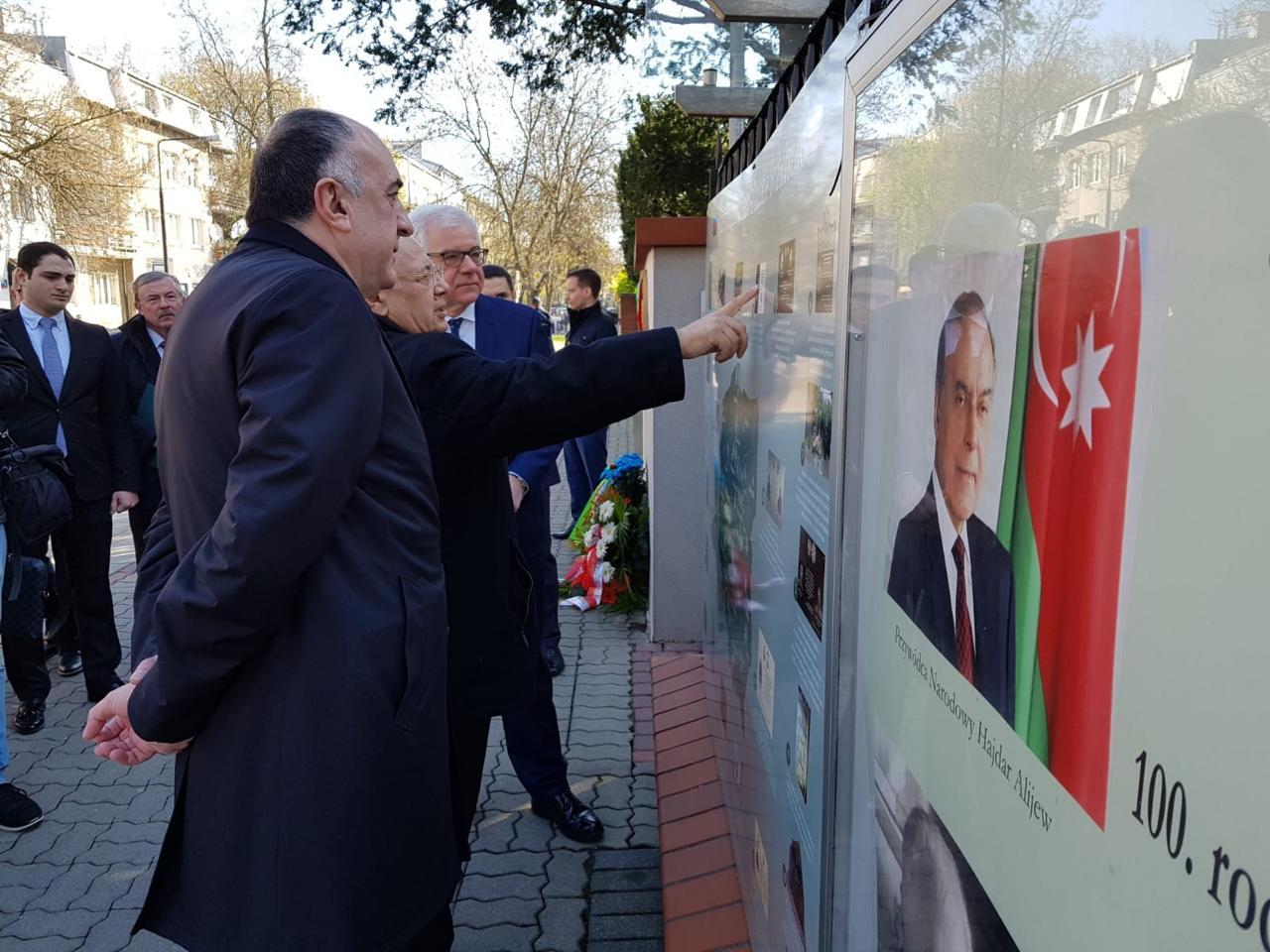 Эльмар Мамедъяров открыл памятную доску АДР в Польше