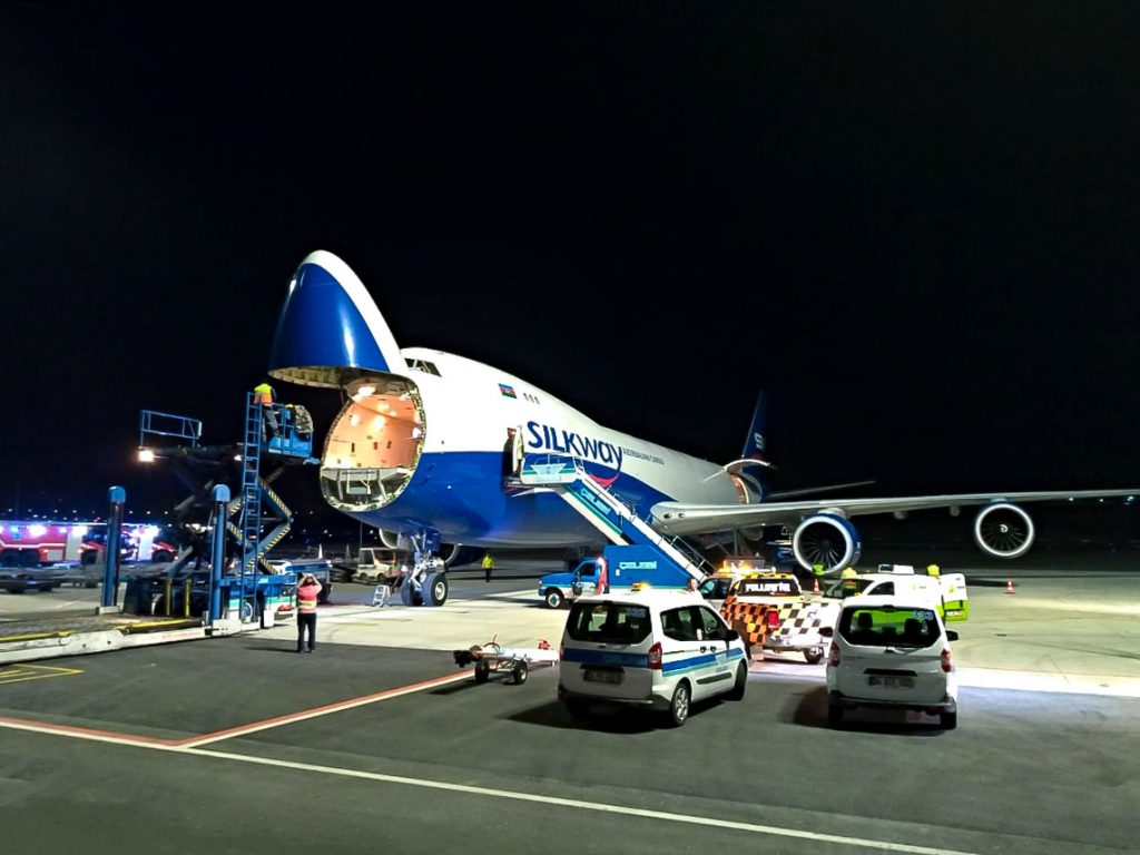 Азербайджанский грузовой Boeing 747 впервые приземлился в новом аэропорту Стамбула