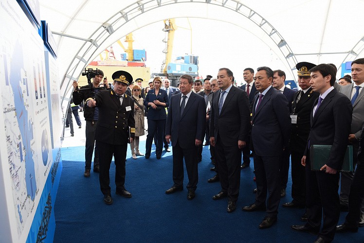 Первое фидерное судно запущено из порта Актау в Бакинский порт