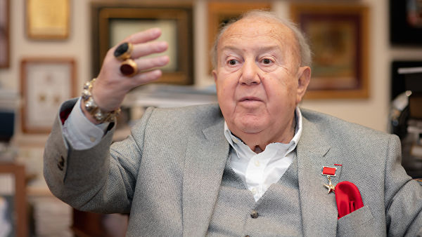 Ильхам Алиев наградил Зураба Церетели орденом "Достлуг"