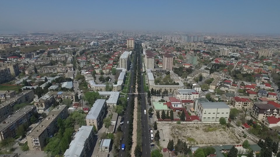 В Баку завершена реконструкция дороги, соединяющей два района