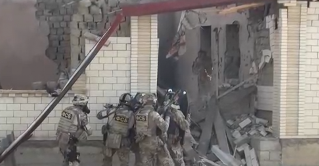 Перестрелка ФСБ России с боевиками в Дагестане попала на видео