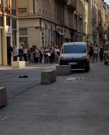 При взрыве бомбы в Лионе пострадали люди (обновлено)