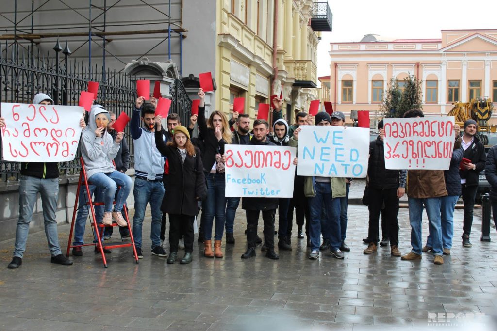 В Тбилиси призывают начать процесс импичмента главы государства