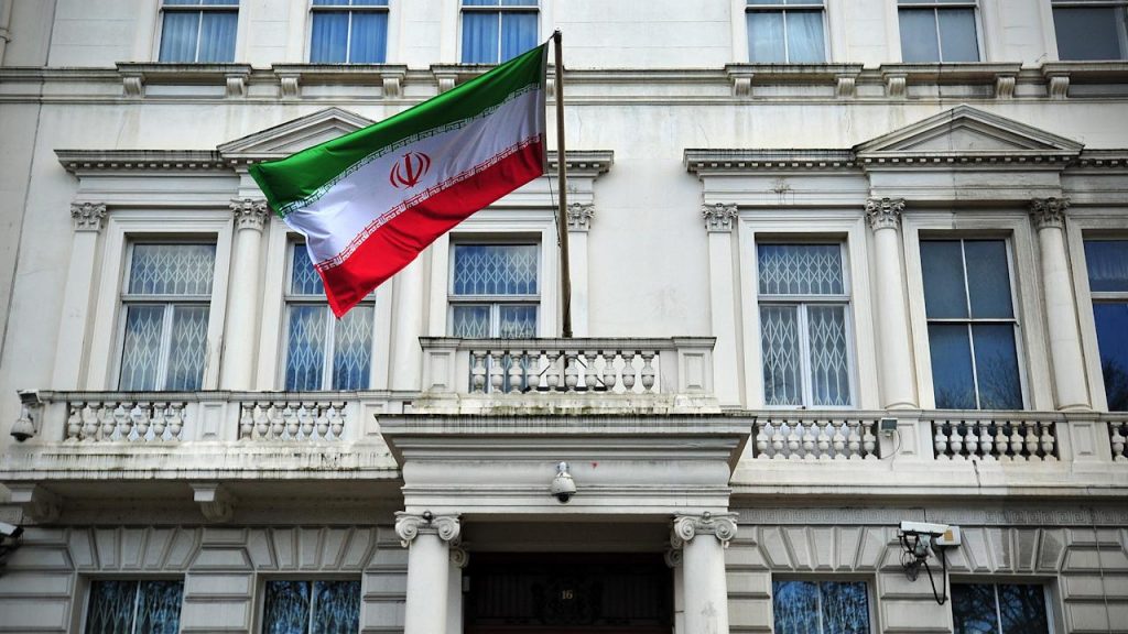Демонстранты блокировали посольство Ирана в Лондоне