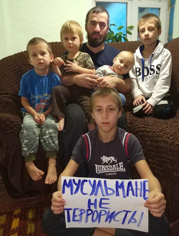 ФСБ России проводит обыски в домах крымских татар