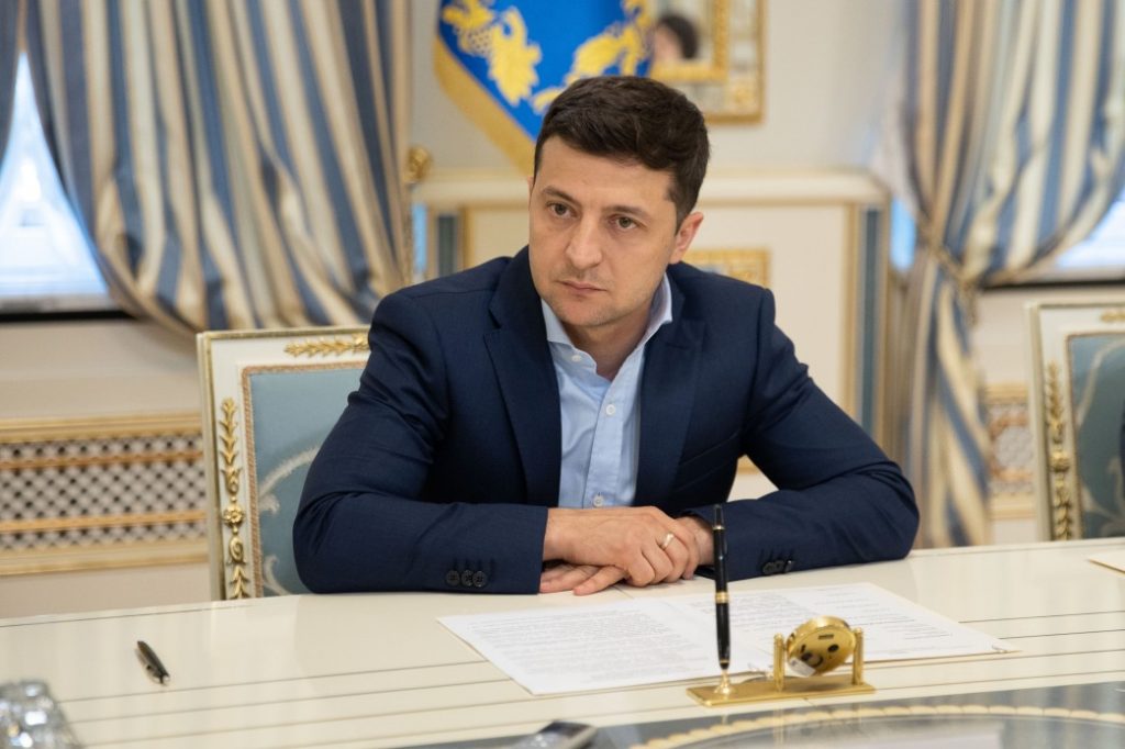 Зеленский отменил школьную форму в Украине