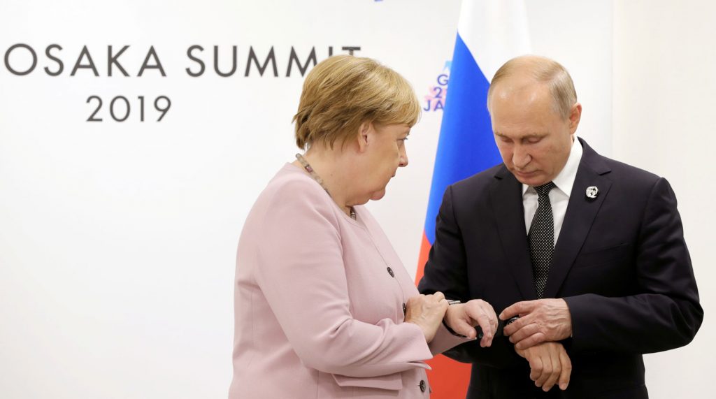 Меркель потерялась во времени на встрече с Путиным