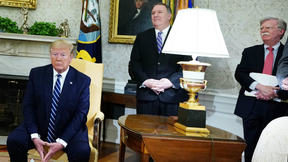 СМИ: Помпео долго уговаривал Трампа ликвидировать Сулеймани