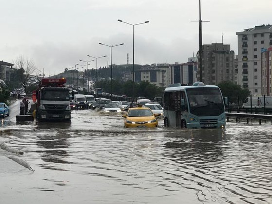 Стамбул во власти ливней