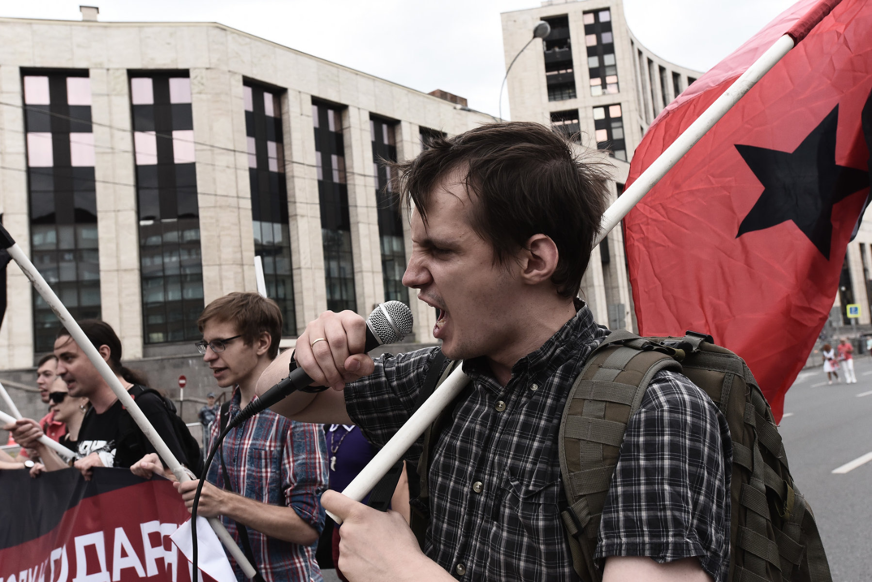 Тысячи человек протестовали в Москве против политических репрессий