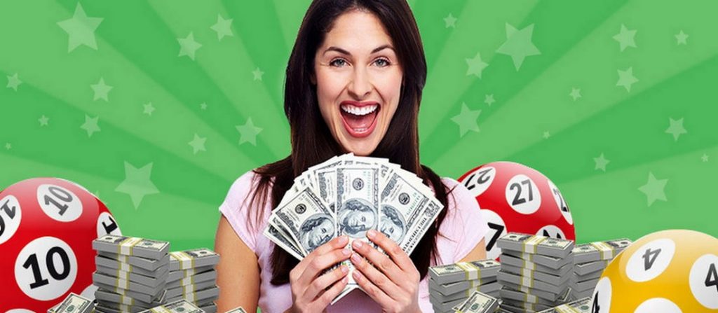 Женщина выиграла $100 тысяч благодаря суеверной подруге
