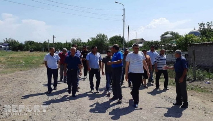 В Грузии азербайджанцы в знак протеста растоптали крупную партию помидоров