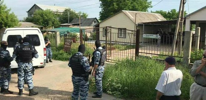 ФСБ России проводит обыски в домах крымских татар