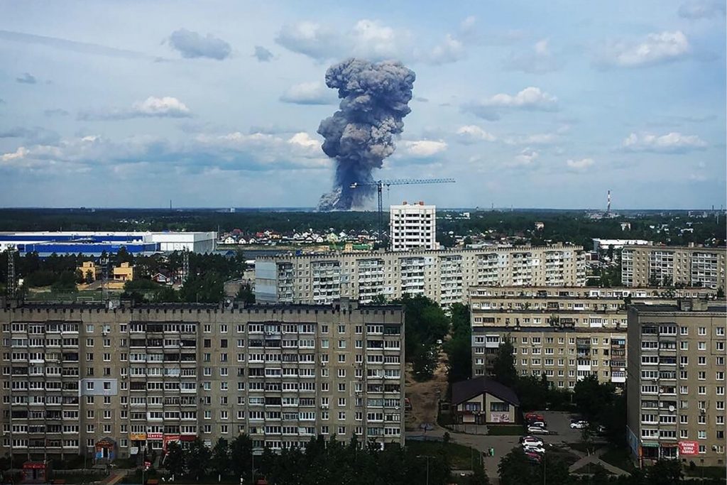В результате взрывов на оборонном заводе в России пострадали 116 человек