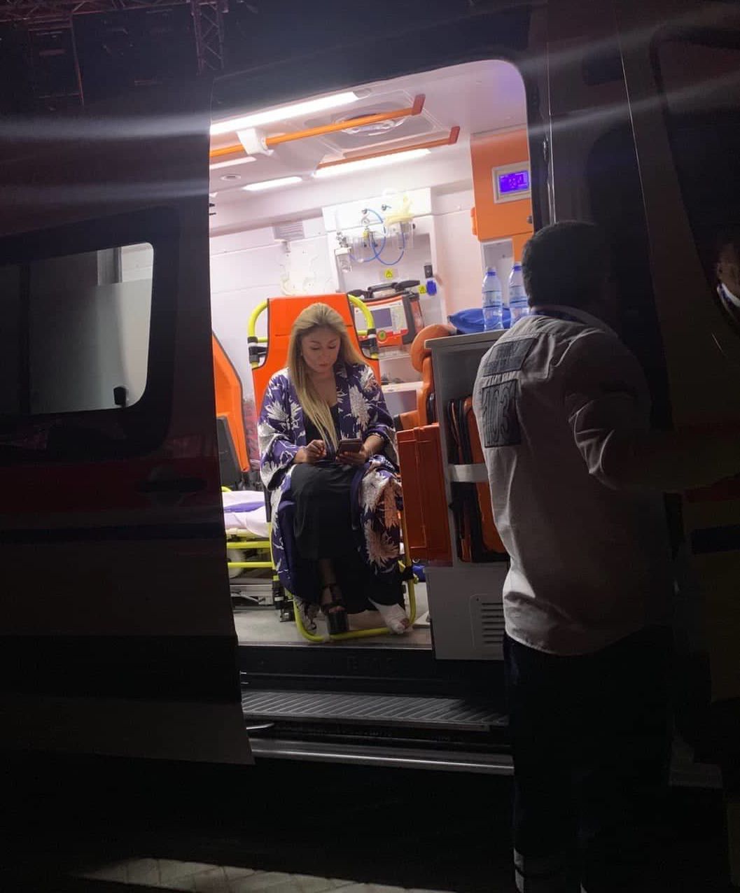 Анита Цой повредила в Баку ногу