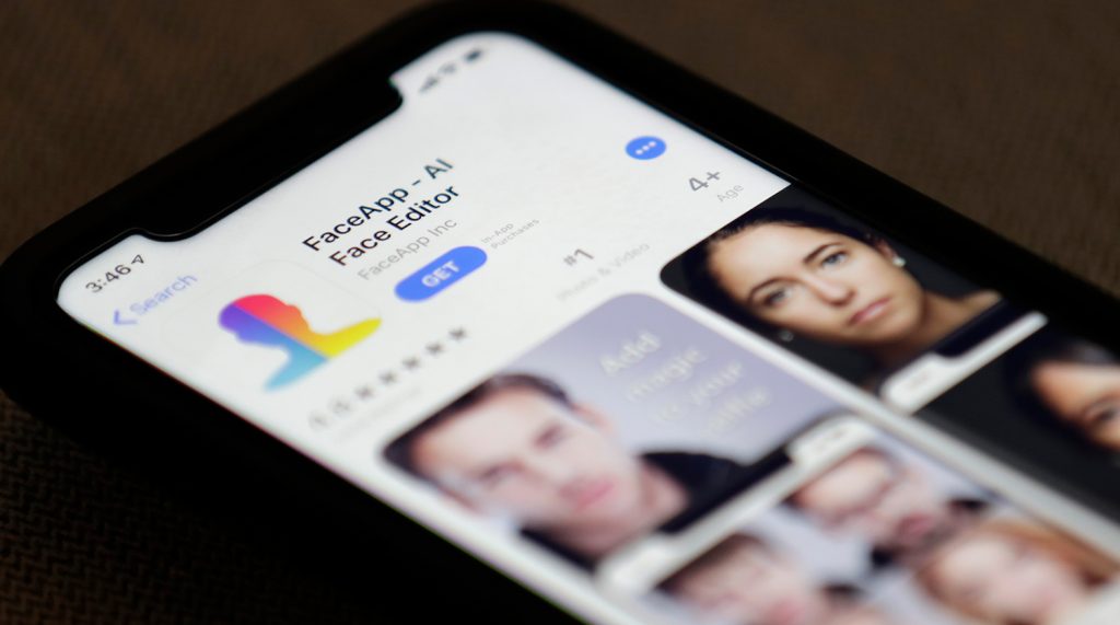 Forbes: приложение FaceApp заработало за 10 дней в июле более миллиона долларов