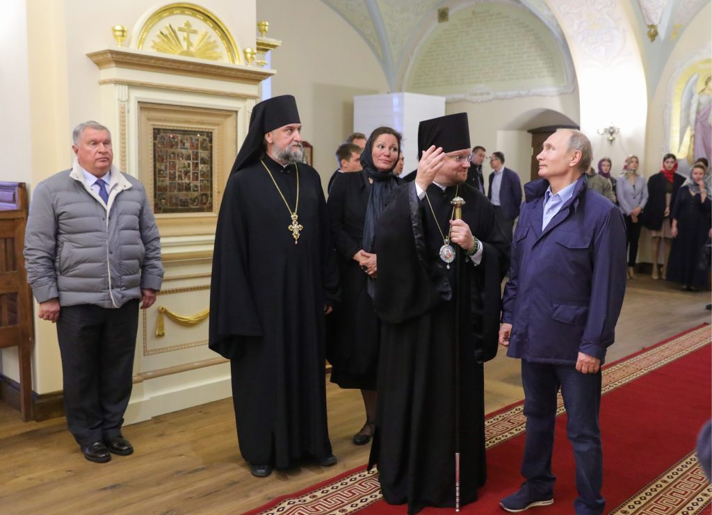 Путин встретил Лукашенко на Валааме в куртке и кросовках за $4000