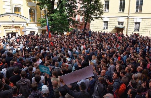 В Москве задерживают участников акции протеста