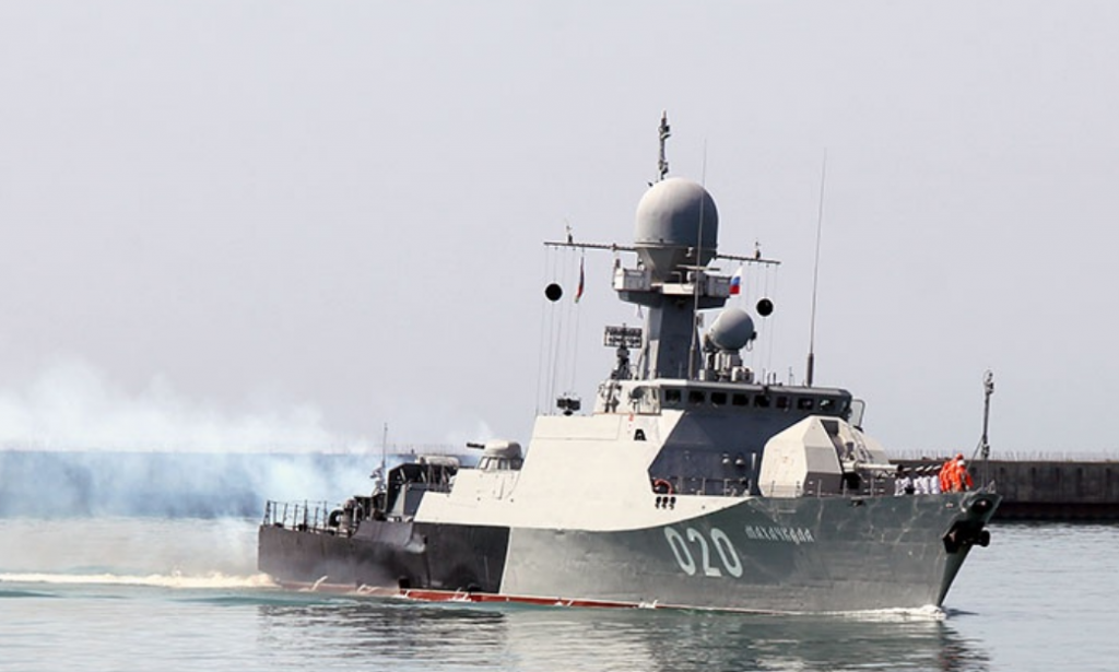 Военные корабли России прибыли в Баку