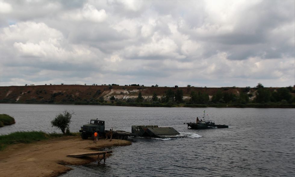 Кадры учений украинских военных
