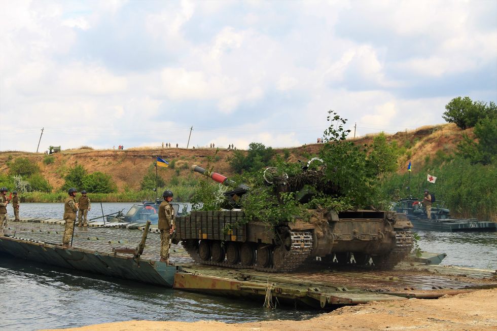 Кадры учений украинских военных
