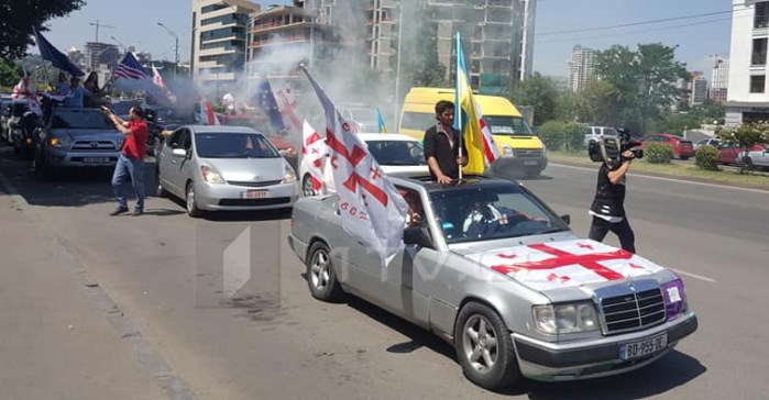 В Тбилиси прошел автопробег протеста