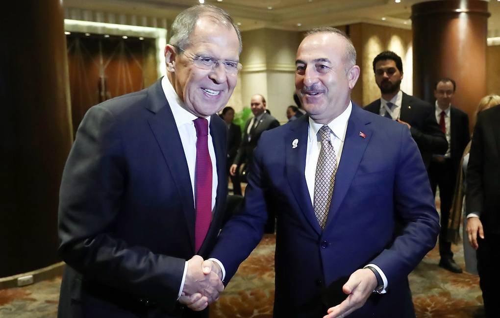 Главы МИД Турции и России обсудили региональные и иные вопросы