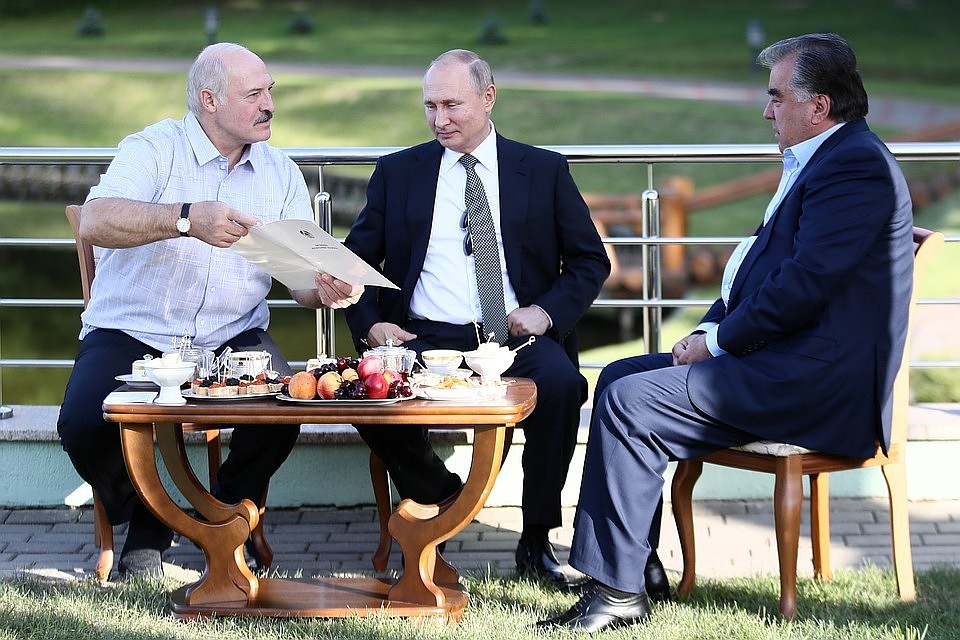 Путин и Лукашенко провели неформальную встречу