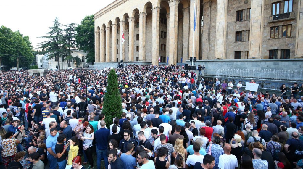 Акция протеста в Тбилиси, есть пострадавший