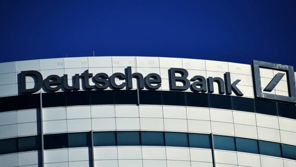 Deutsche Bank оштрафовали за устройство на работу детей российских чиновников