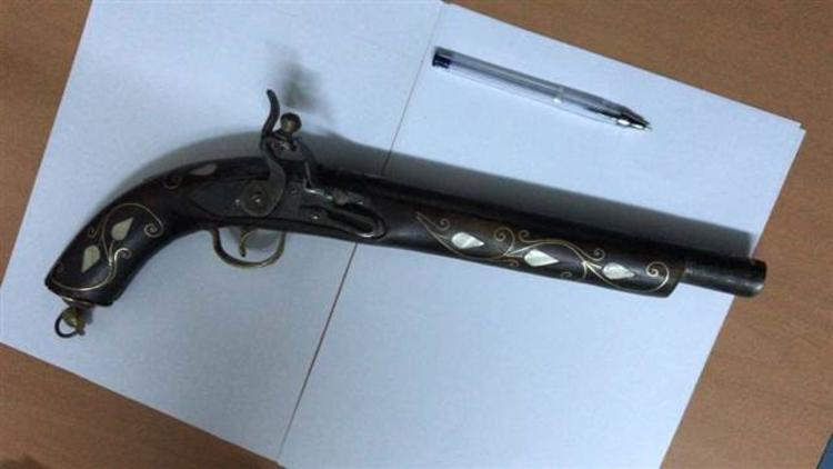 Жителю Баку пришла посылка с антиквартными ружьями
