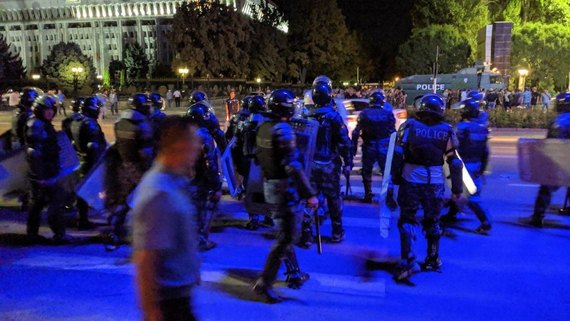 Силовики взяли под контроль ситуацию в Бишкеке (обновлено)