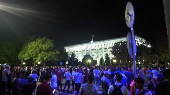 Силовики взяли под контроль ситуацию в Бишкеке (обновлено)