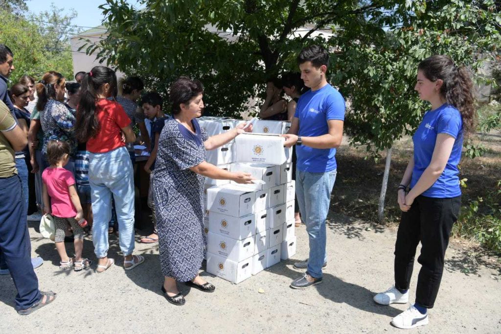 Завершилась раздача Фондом Гейдара Алиева малоимущим семьям праздничных паев по случаю Гурбан-байрамы