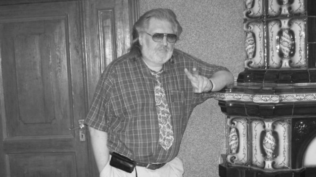 Умер переводчик-синхронист фильмов 90-х годов Юрий Живов