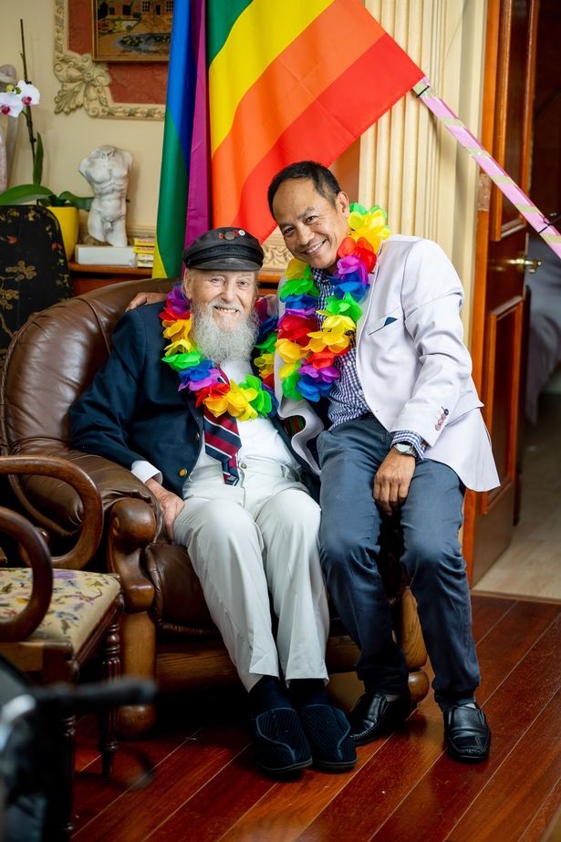 96-летний ветеран Второй мировой сыграл свадьбу с мужчиной