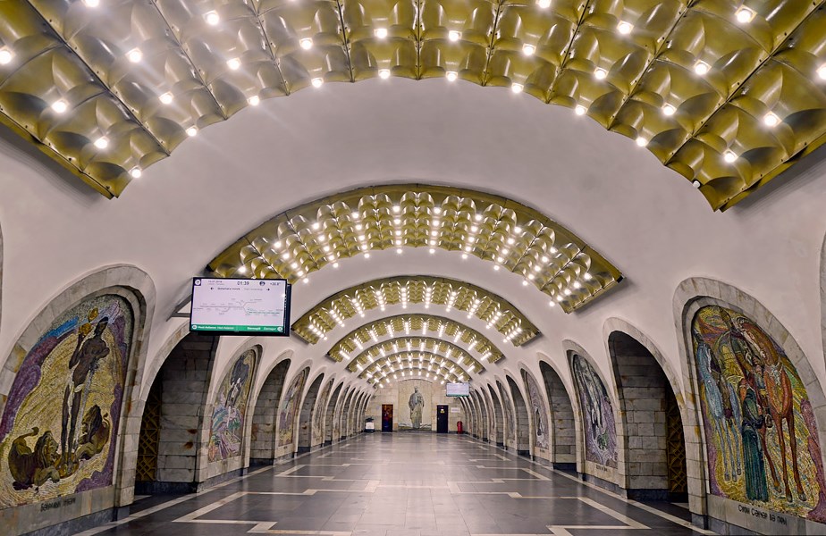 На станции метро «Низами» заменят эскалаторы