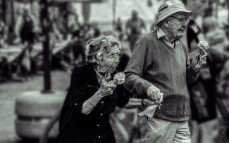 Алименты наоборот: как родители могут обязать детей содержать их