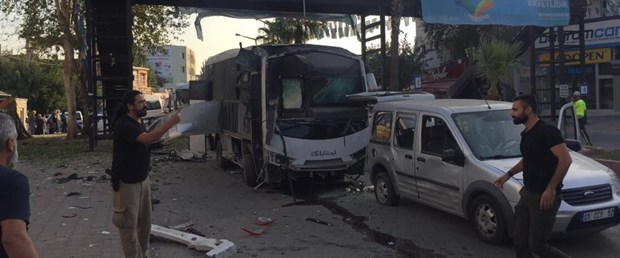 В Турции взорвали полицейский автобус, 5 человек ранены