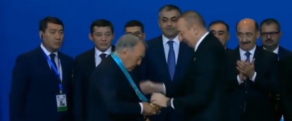 Ильхам Алиев вручил Назарбаеву Высший Орден Тюркского Мира