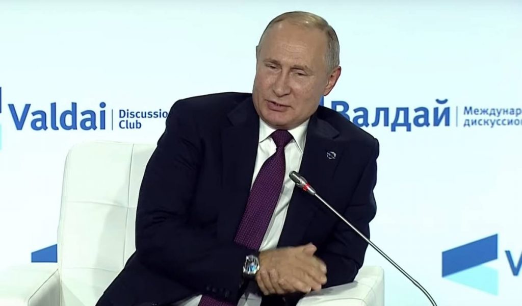 Путин обвинил российские телеканалы в очернении Украины