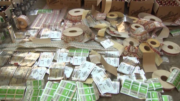 Задержаны производивший контрафактную спиртную продукцию «Белуга Таир» и его группа