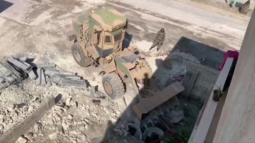На севере Сирии уничтожают тоннели и огневые позиции YPG/PKK