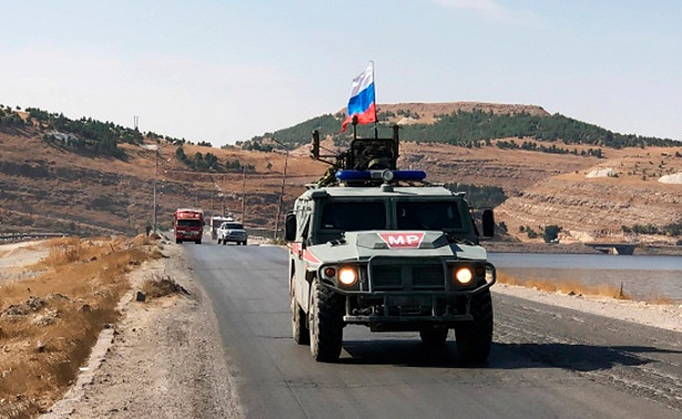 Курды закидали камнями патруль россиян и турок в Сирии