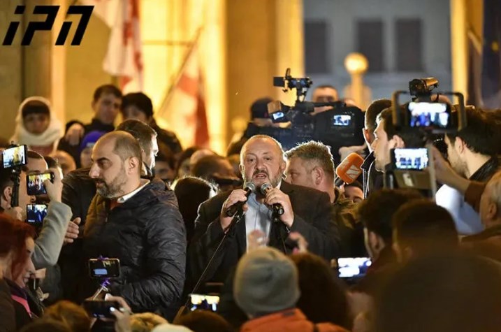 Протесты в центре Тбилиси набирают обороты, прозвучал призыв к досрочным выборам (обновлено)